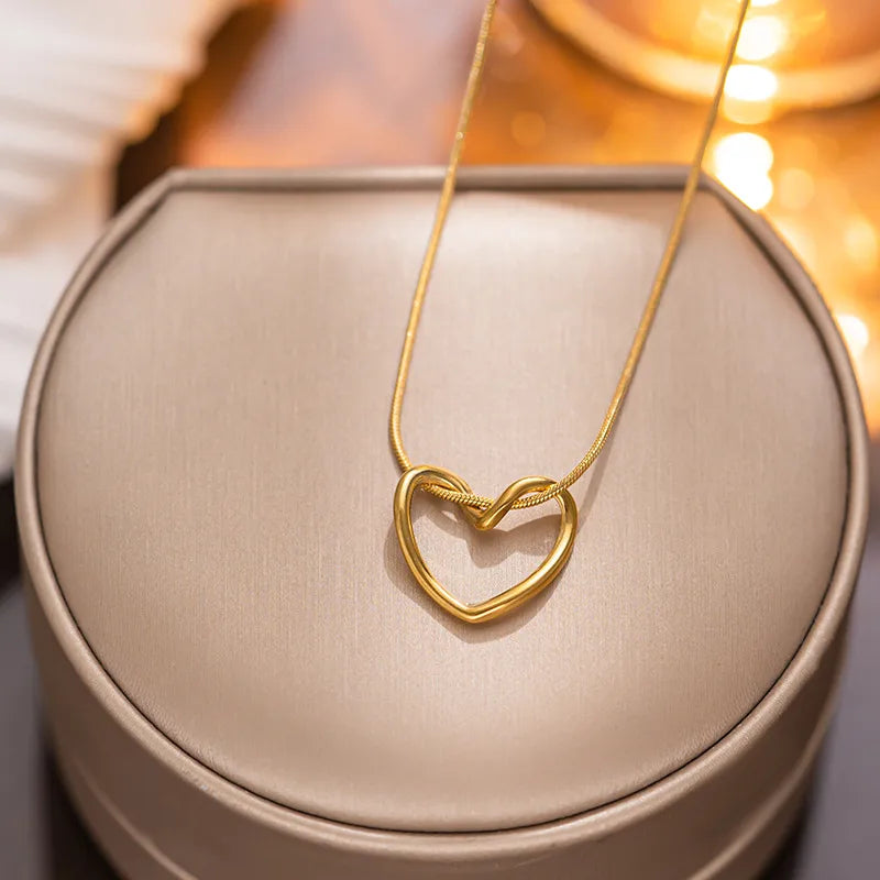 Cadena con corazón dorada