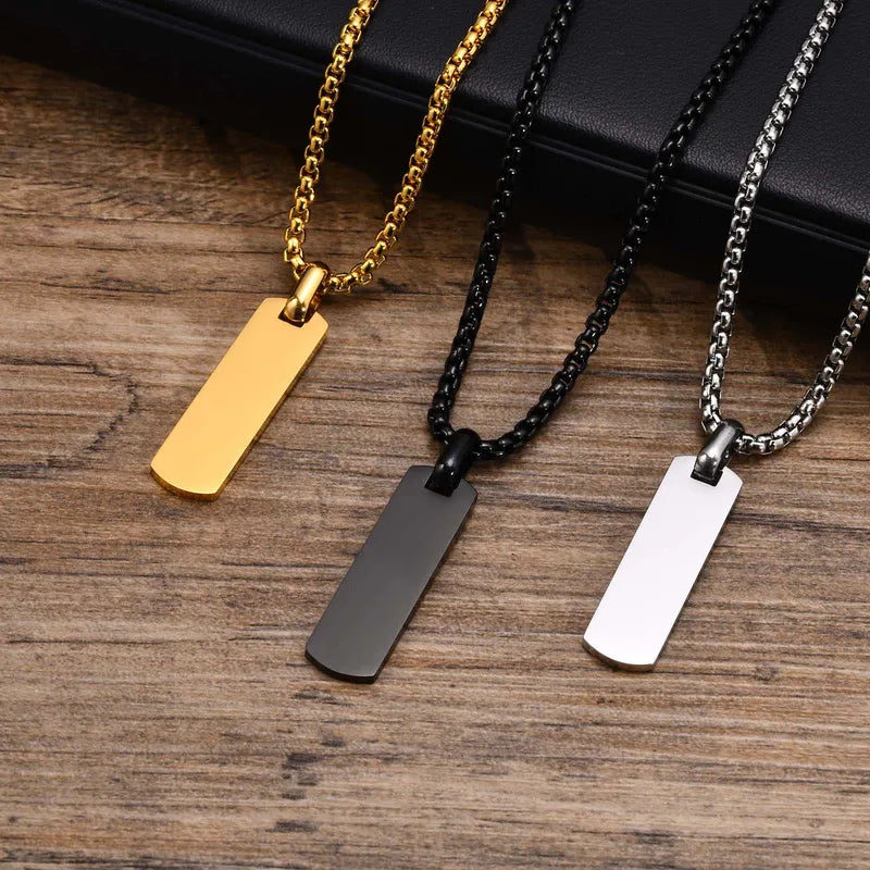 Cadena de hombre color negra con placa