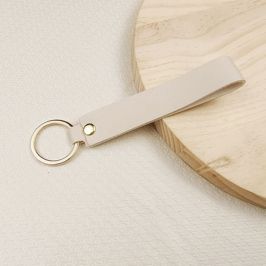 Llavero de mano cuero sintetico blanco marfil