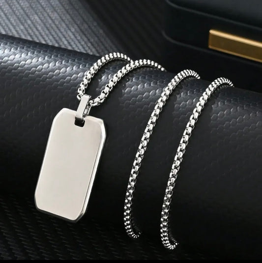 Cadena para hombre color plateada tipo placa militar