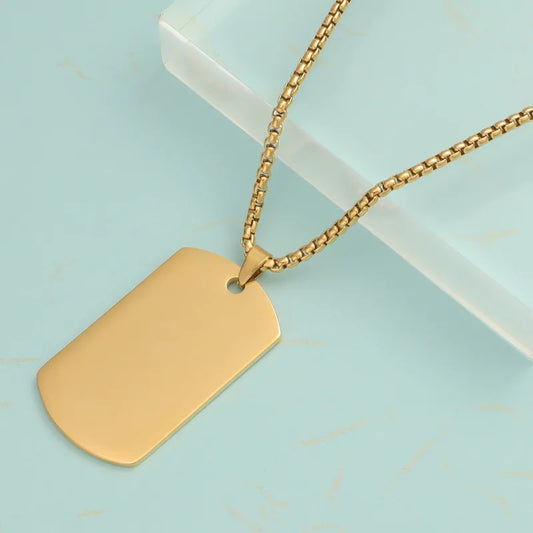 Cadena para hombre color dorada tipo placa militar