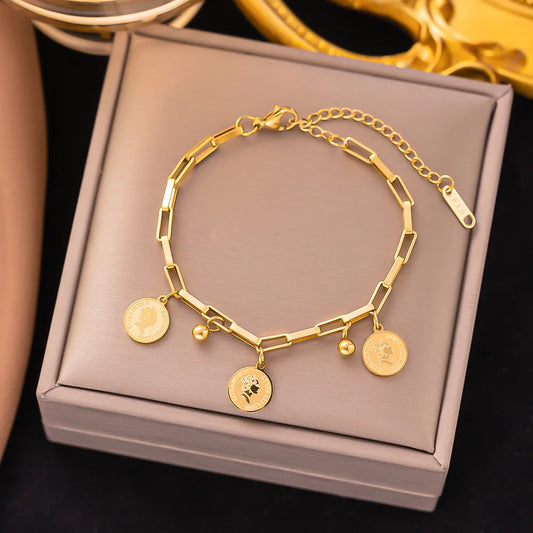 Pulsera con dijes de reina