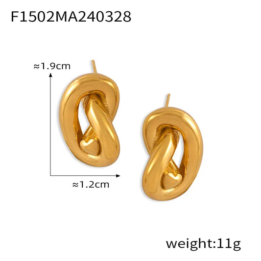 Aretes en forma de nudo color dorado