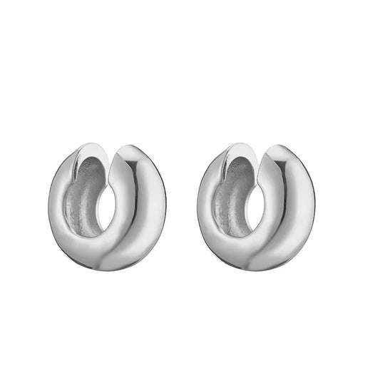 Earcuff color plateado en forma de c brillante
