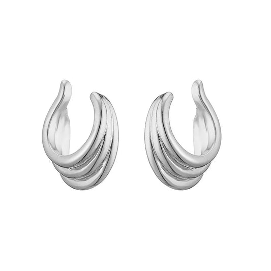 Earcuff color plateado en forma de c tres capas