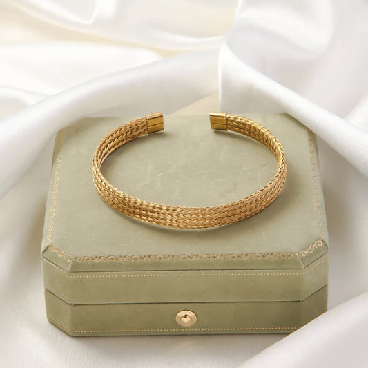 Brazalete color dorado No. 3