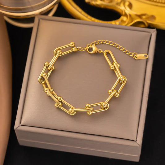Pulsera color dorado en forma de herradura