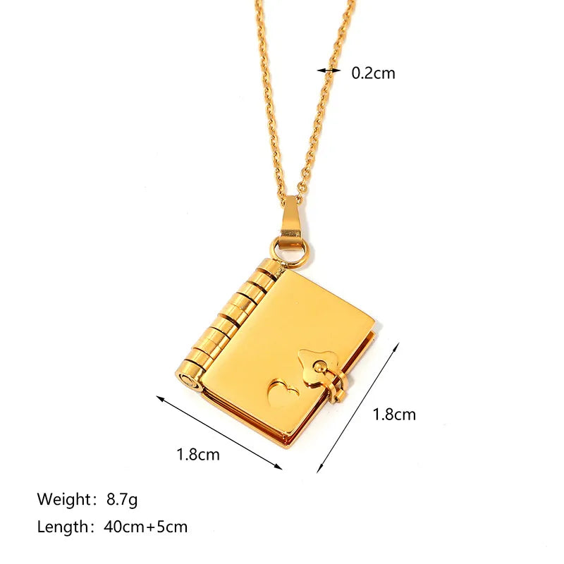 Cadena estilo libro de acero titanio dorado