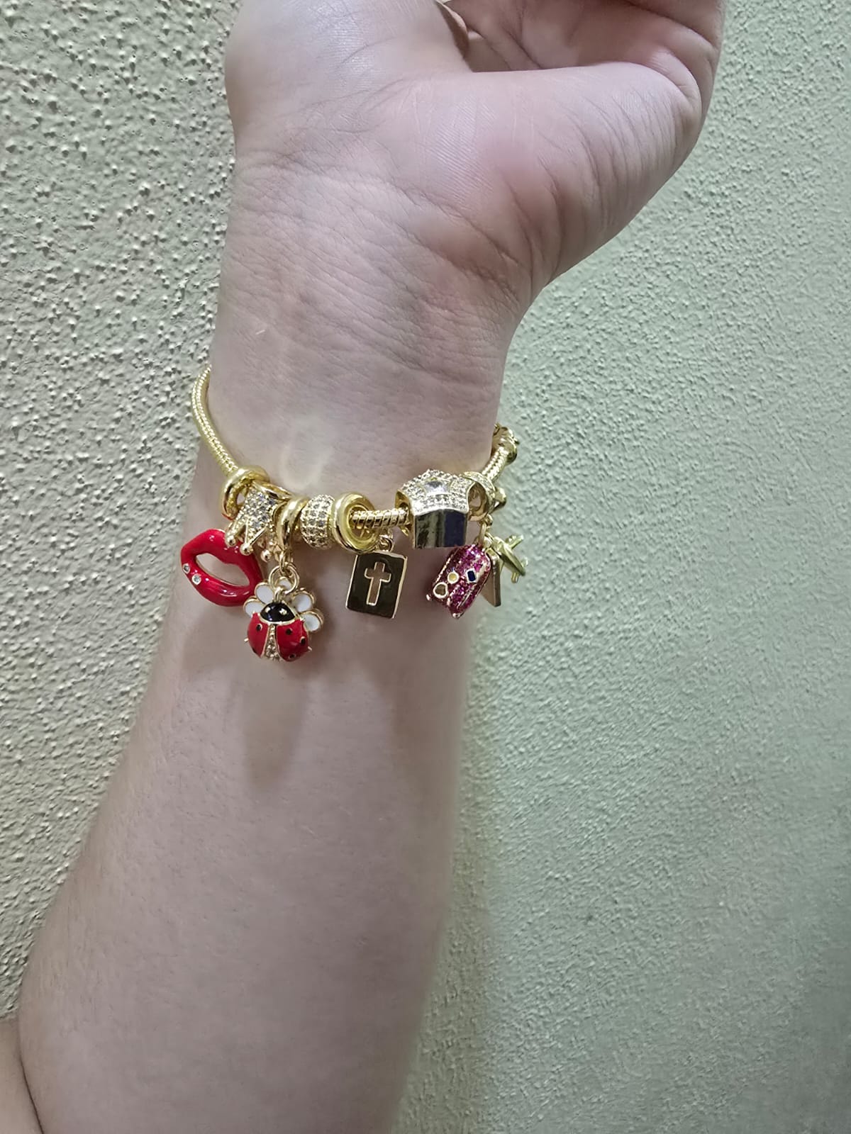 Brazalete estilo pandora en dorado